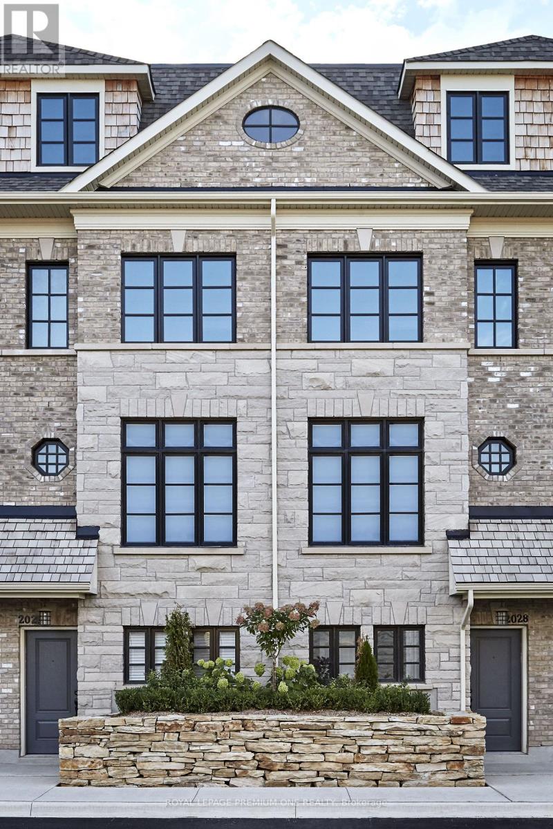 #60 -40 LUNAR CRES square one condos Square One Condos | Home 26431817 LargePhoto 1